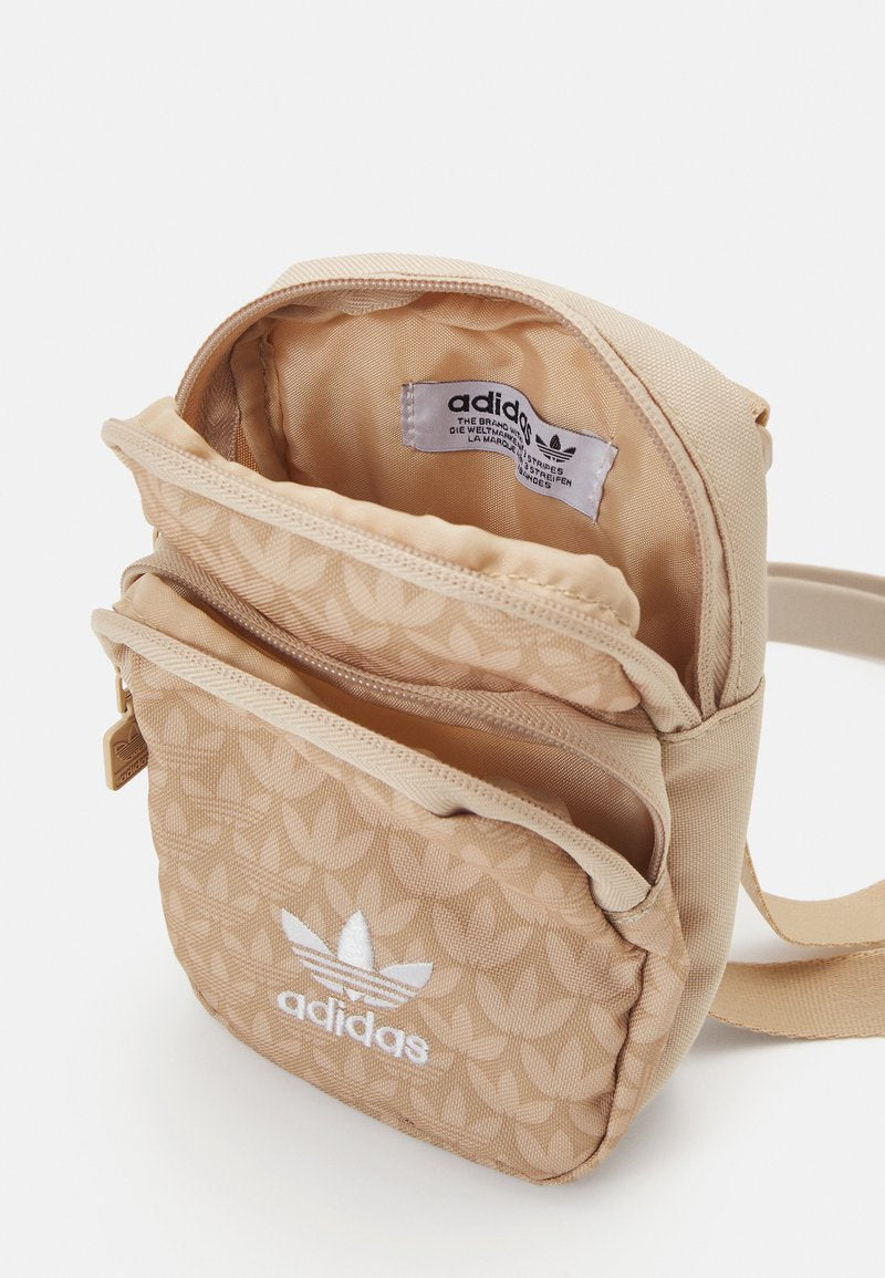 Adidas mono festival táska